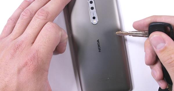 Nokia 8 scratch test