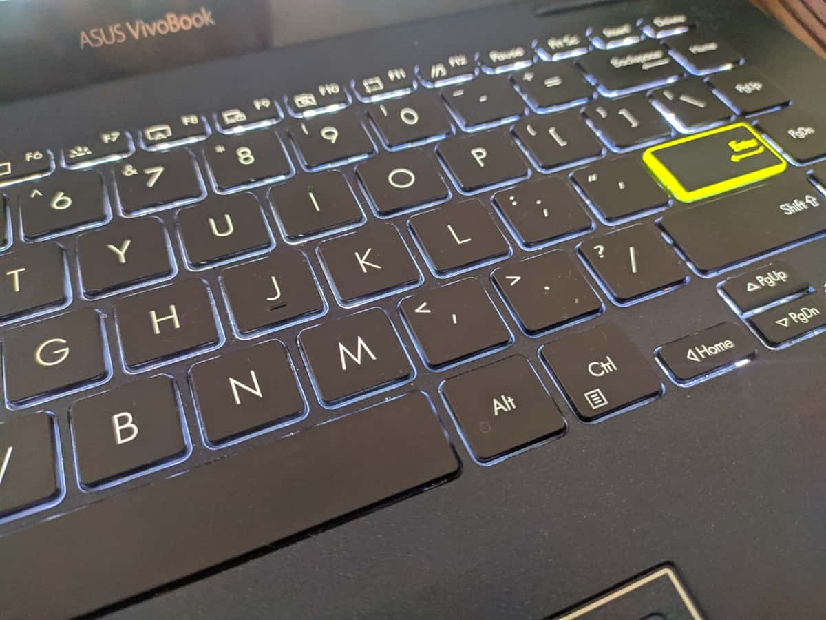 keyboard mengetik sendiri