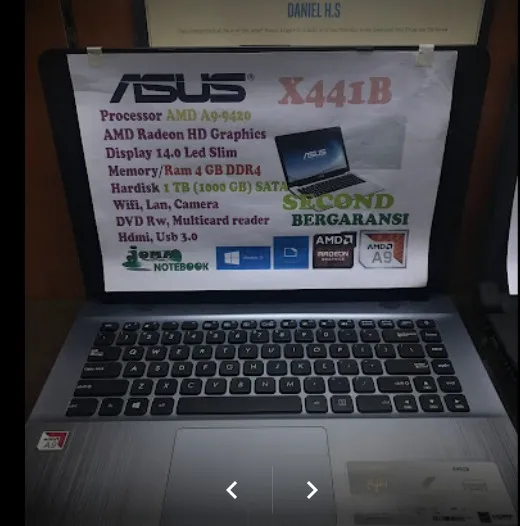 spesifikasi laptop di toko elektronik